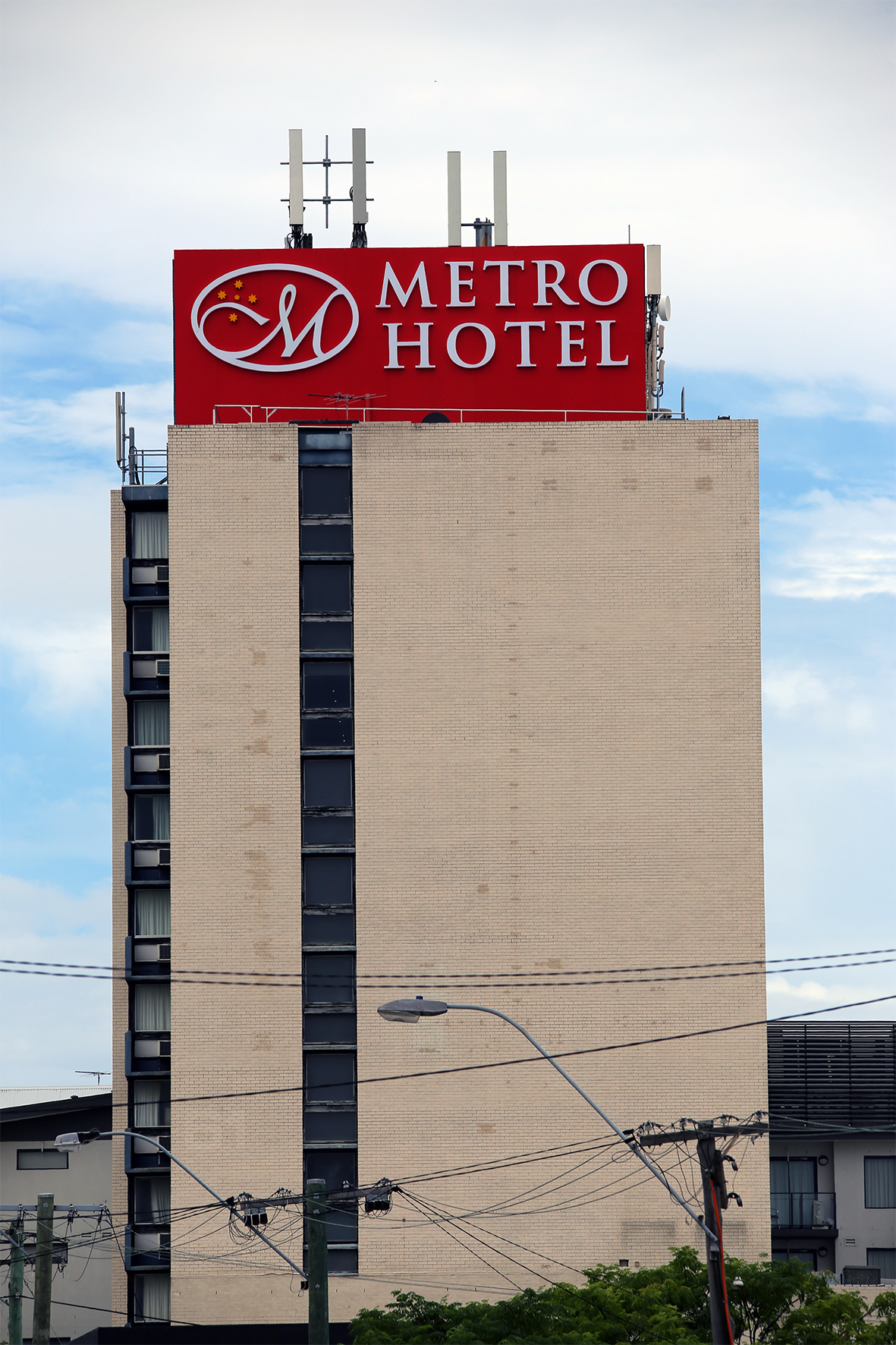 Metro Hotel Skysign 2